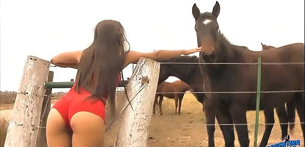  The Hot Lady Horse Whisperer - Amazing Body Latina! 10  Ass!